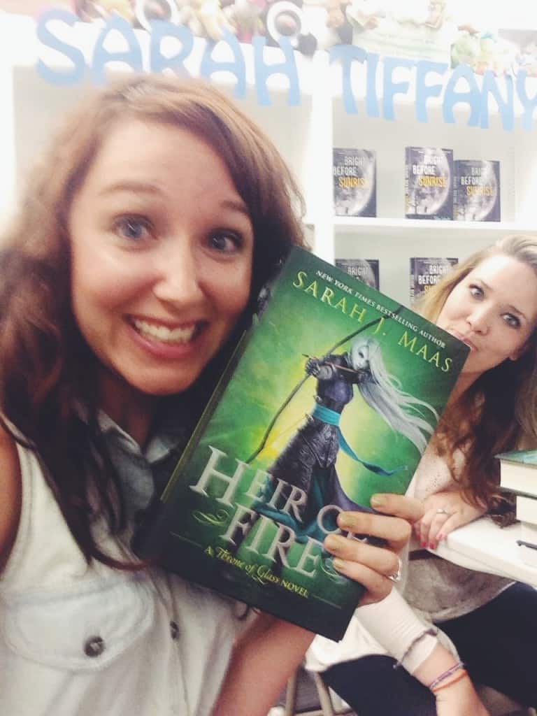 Sarah J. Maas Heir of Fire selfie